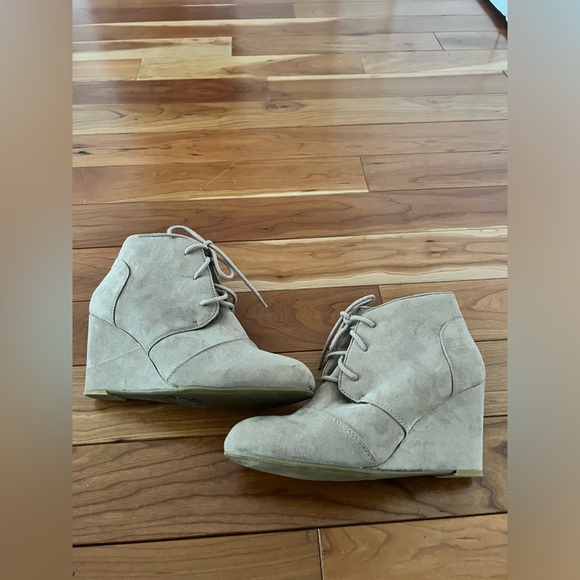 Wet Seal size 8 Booties - Picture 2 of 7